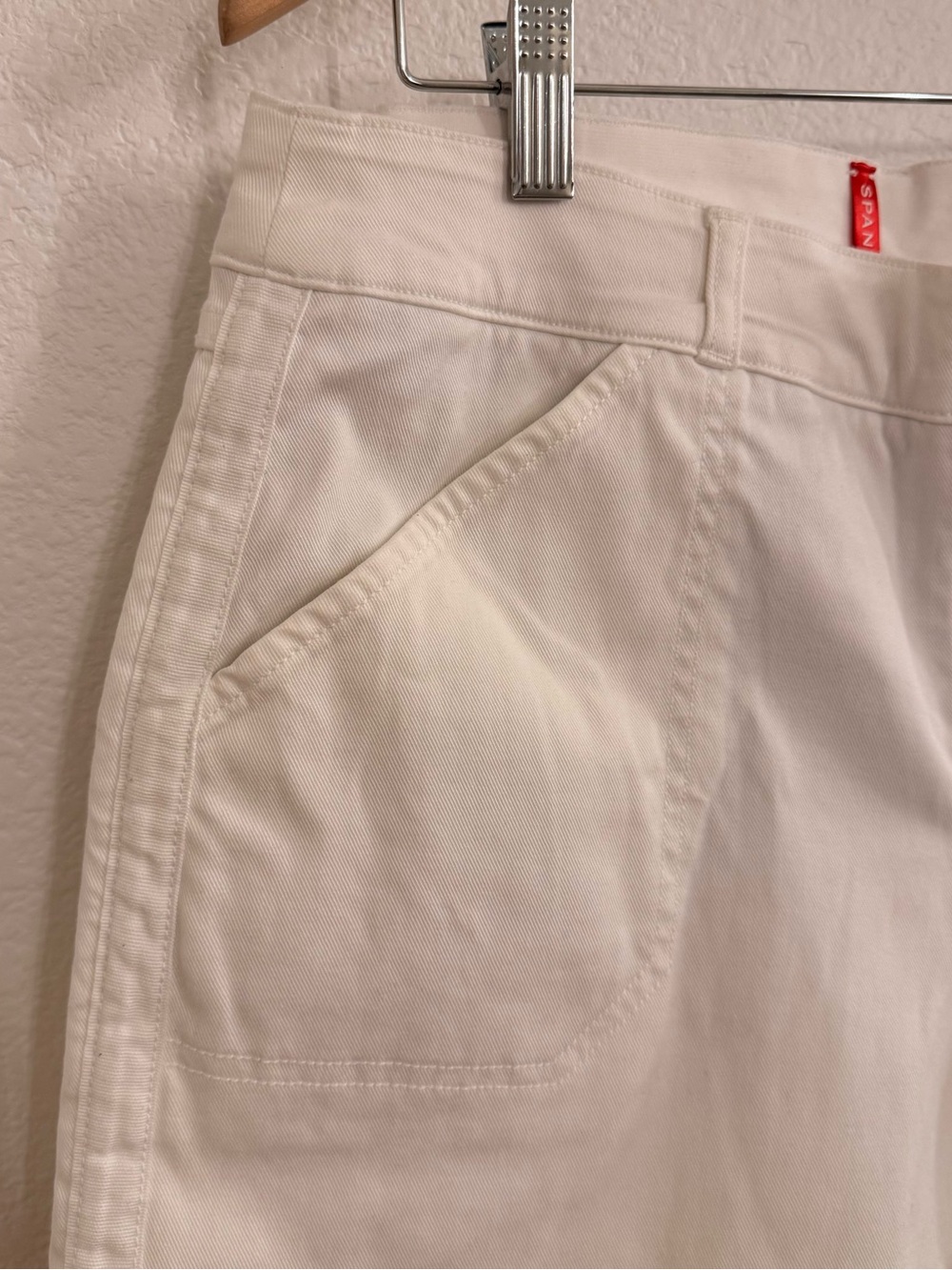 Spanx Stretch Twill Shorts Womens L White Pull On Tummy Control 5 Inch Inseam - Picture 3 of 8
